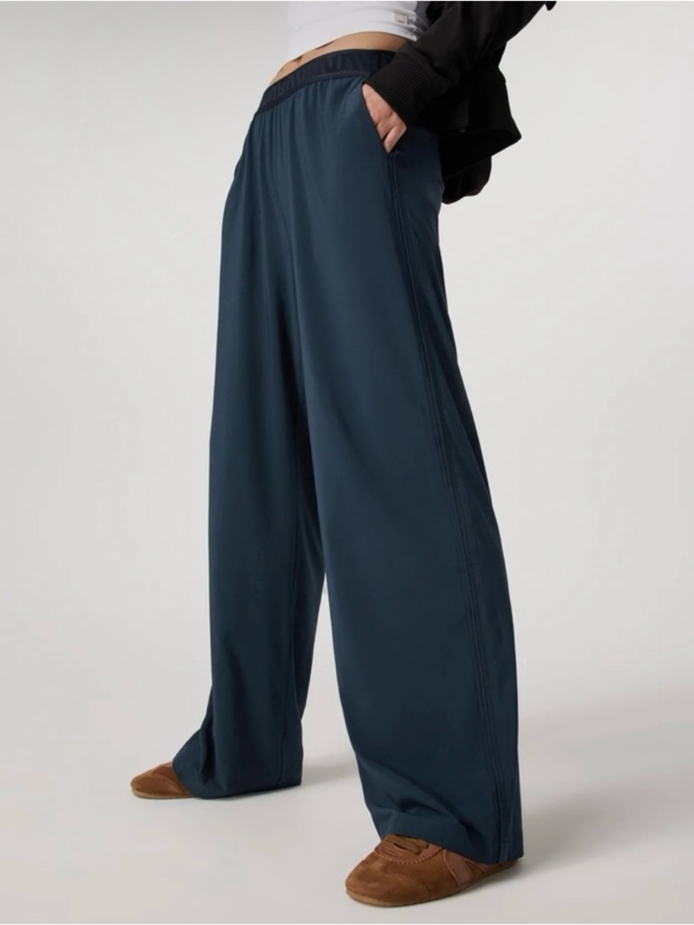 Vuori Women's Villa Sport Trouser Wide Leg Pants in Ink Size S - Picture 3 of 15